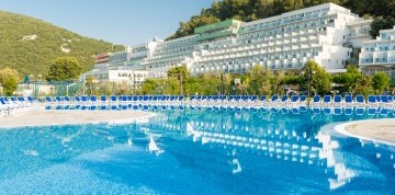 Týždeň na Istriji s vlastnou dopravou a polpenziou - rezort Maslinica 3*