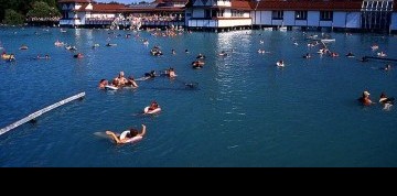 Termálne jazero Hévíz alebo kúpanie na Balatone