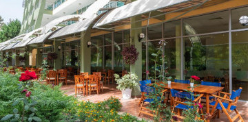 Slnečné pobrežie - hotel Ivana Palace 4* s raňajkami a s letenkou