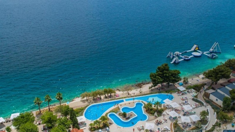 Týždeň pri Trogire s dopravou a raňajkami - hotel Amadria 4*