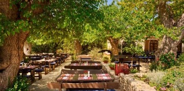 Týždeň pri Trogire s dopravou a raňajkami - hotel Amadria 4*