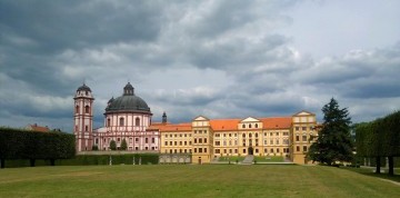 Moravské Versailles a slávnosti špargle a vína v Ivančiciach