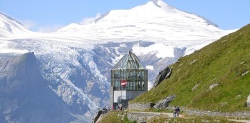 Alpský velikán Grossglockner a jazero Zell am See