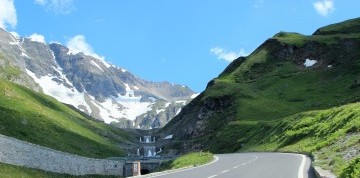 Alpský velikán Grossglockner a jazero Zell am See
