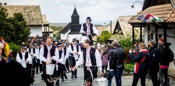 1-dňový zájazd na veľkonočný folklórny festival v Hollókő
