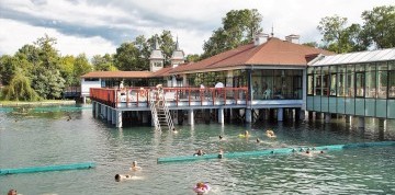 Termálne jazero Hévíz alebo kúpanie na Balatone