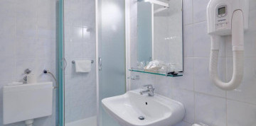 Dubrovnik - Hotel Komodor 3* s polpenziou letecky z Viedne
