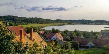 Kúpanie na Balatone, levanduľa a víno