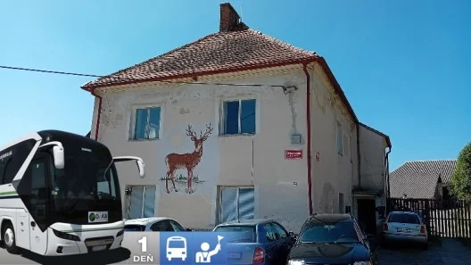 Slunce, seno a cesta do Hoštic u Volyně