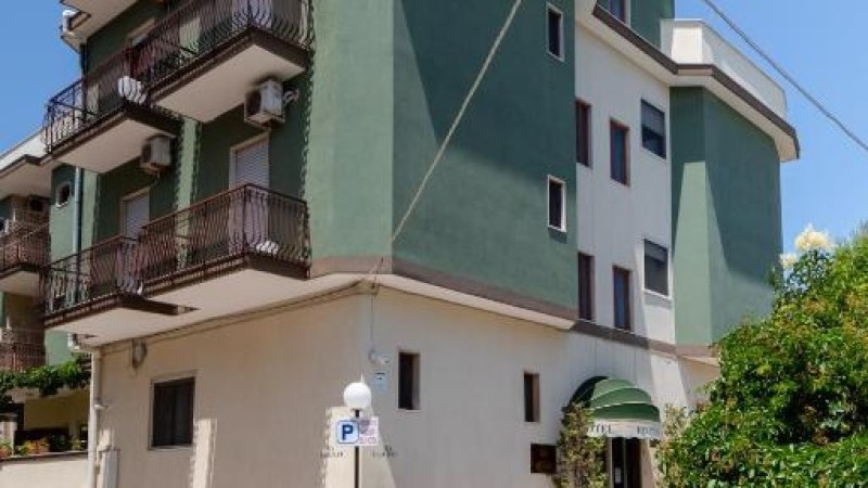 Riviera Hotel